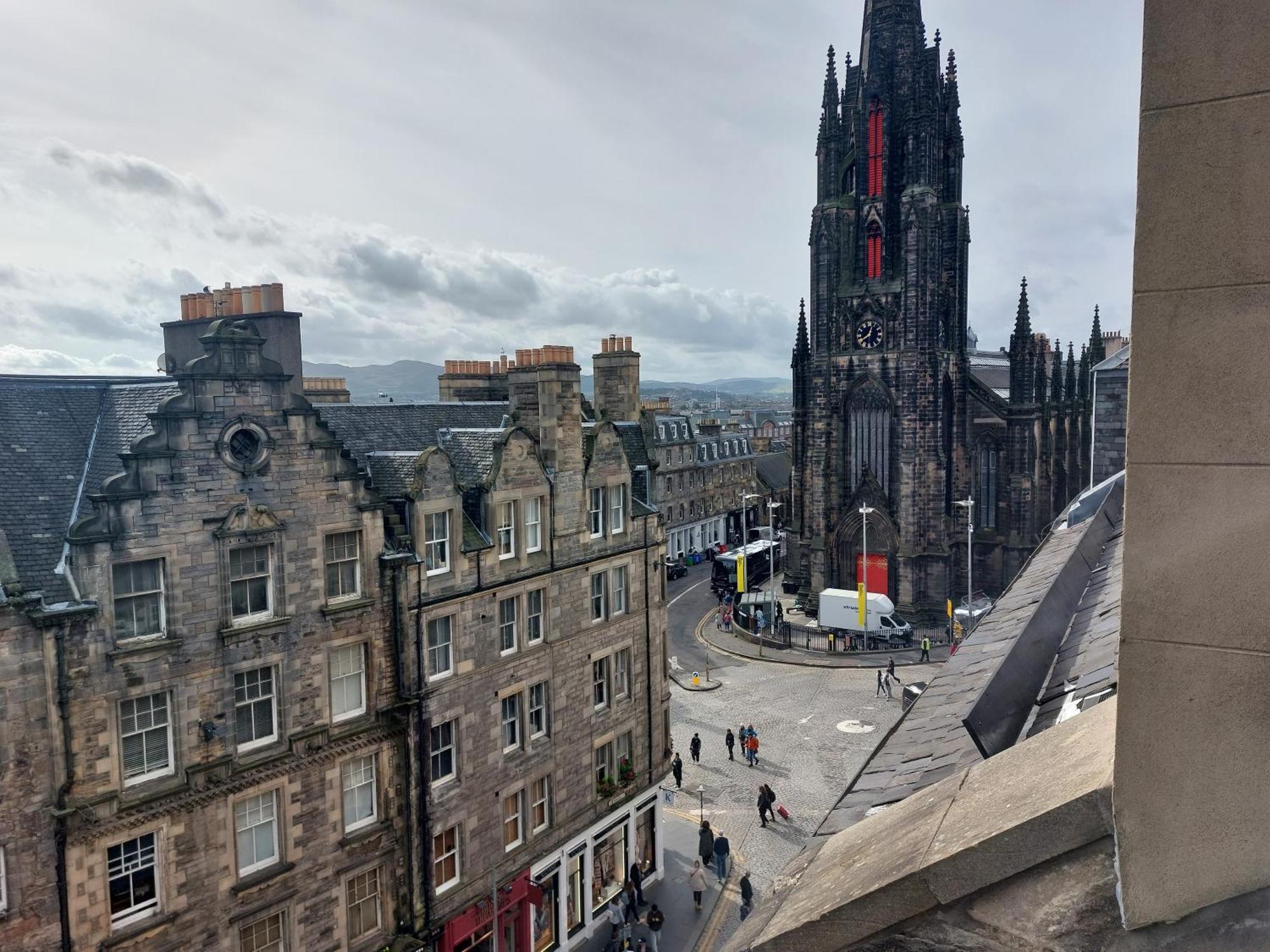 Stunning 5Br Royal Mile Penthouse Apartment เอดินบะระ ภายนอก รูปภาพ