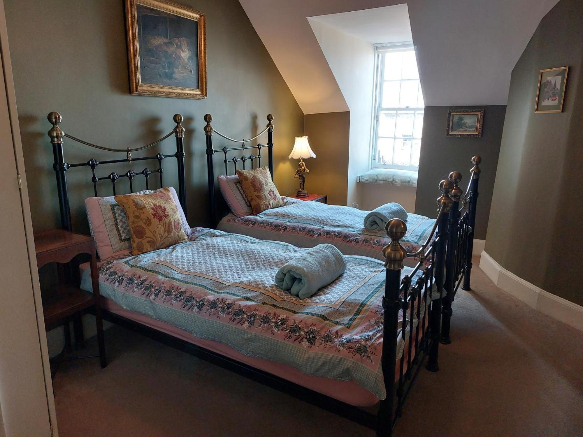 Stunning 5Br Royal Mile Penthouse Apartment เอดินบะระ ภายนอก รูปภาพ